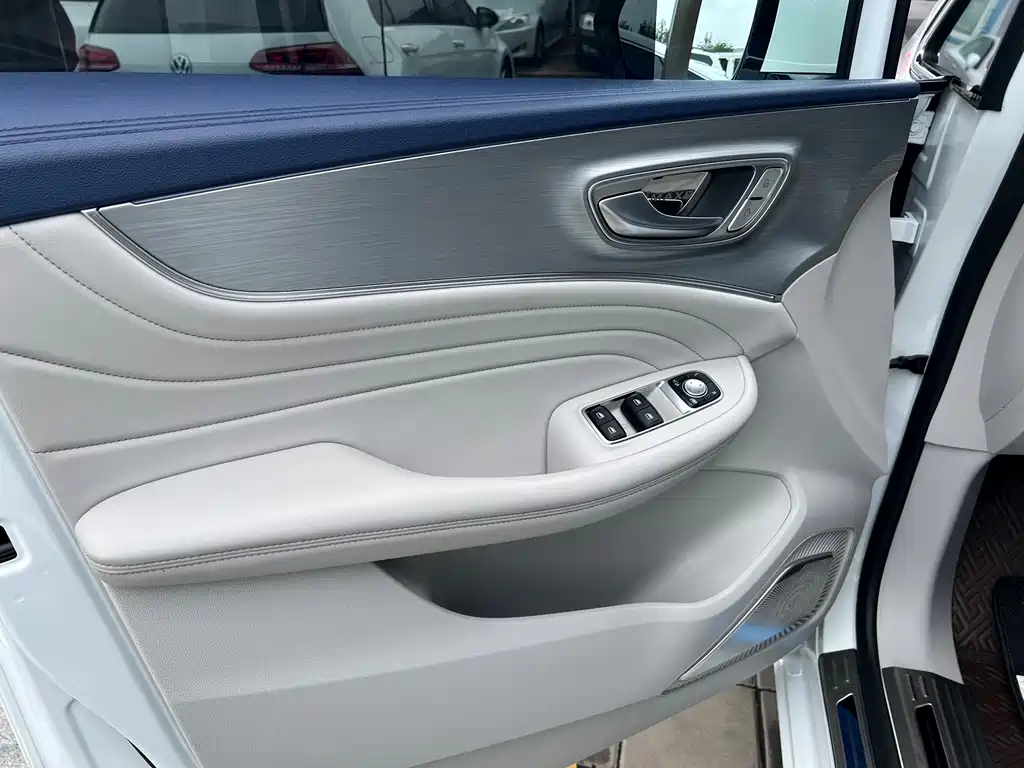 Roewe iMAX8 — фото 17