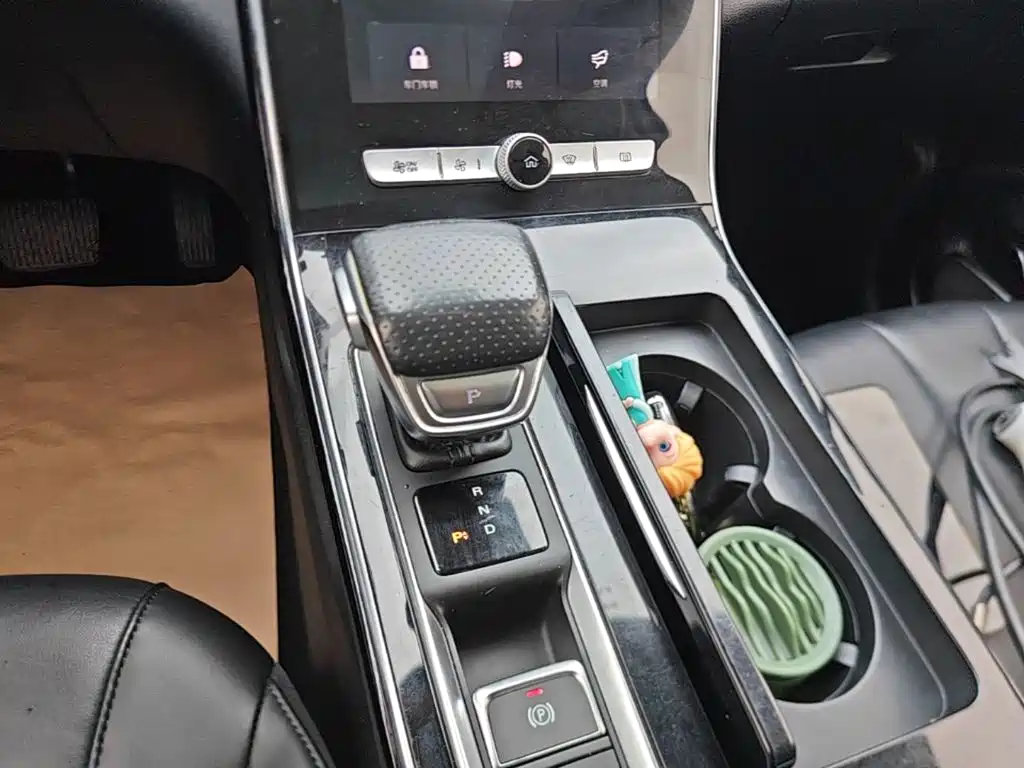 Roewe RX5 eMAX — фото 14