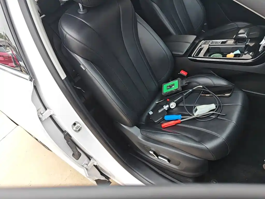 Roewe RX5 eMAX — фото 25