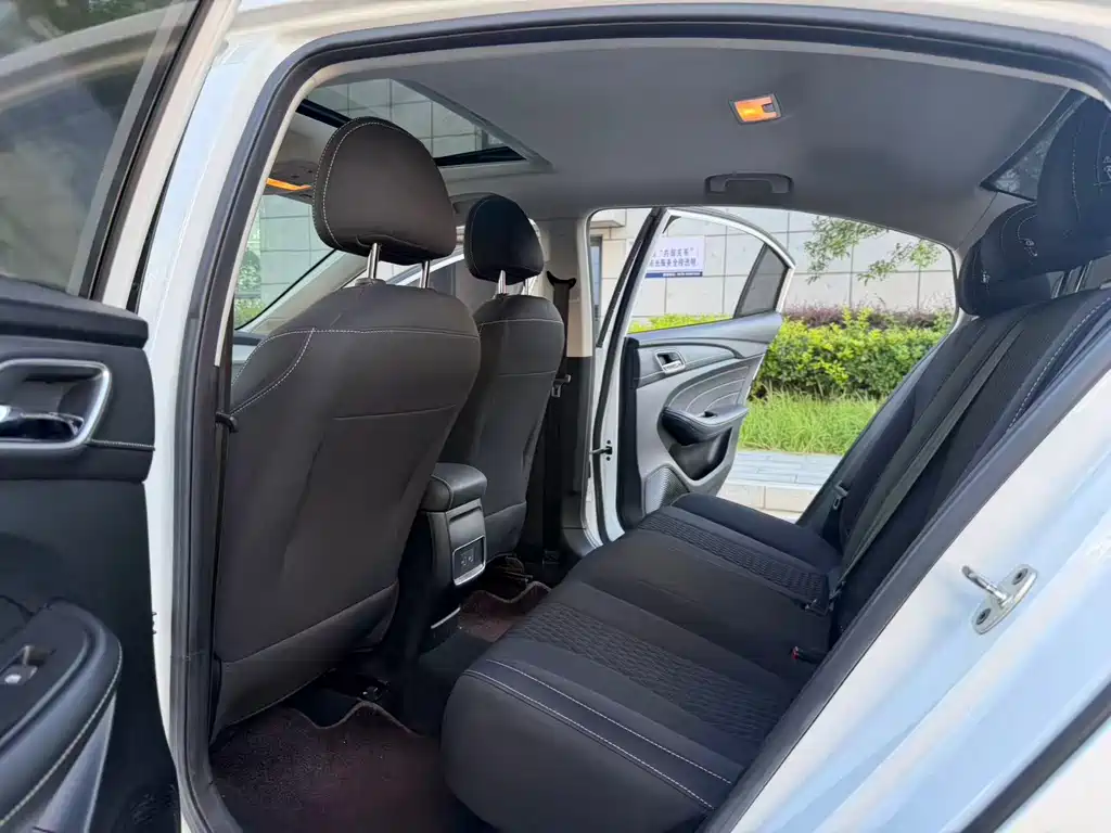 Roewe i5 — фото 8