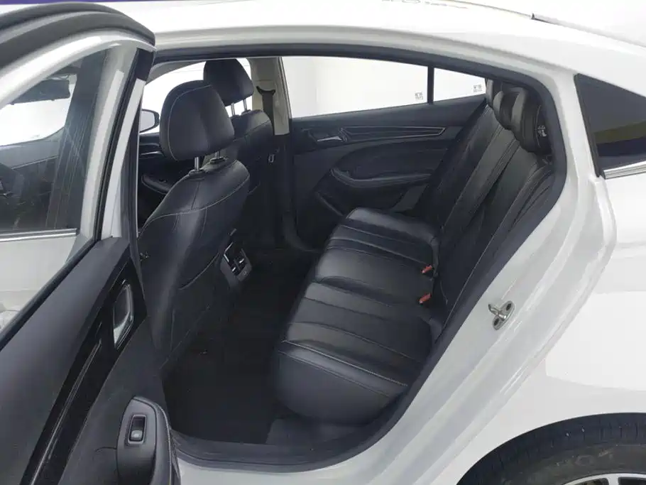 Roewe i5 — фото 11