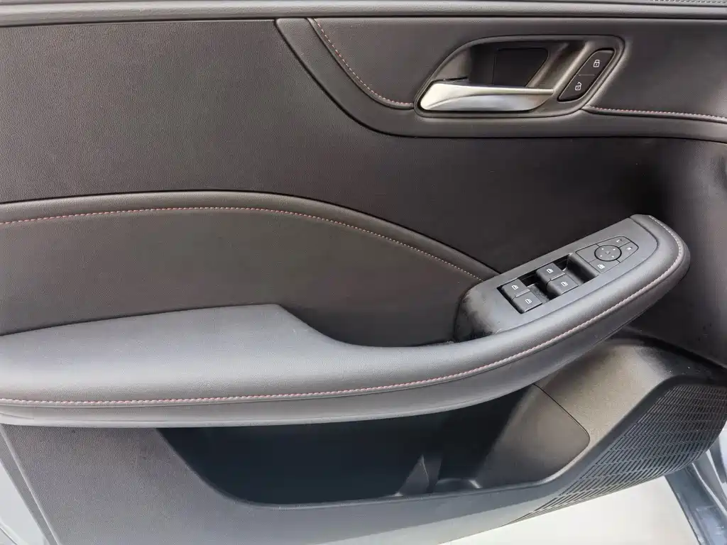 Roewe i5 — фото 3