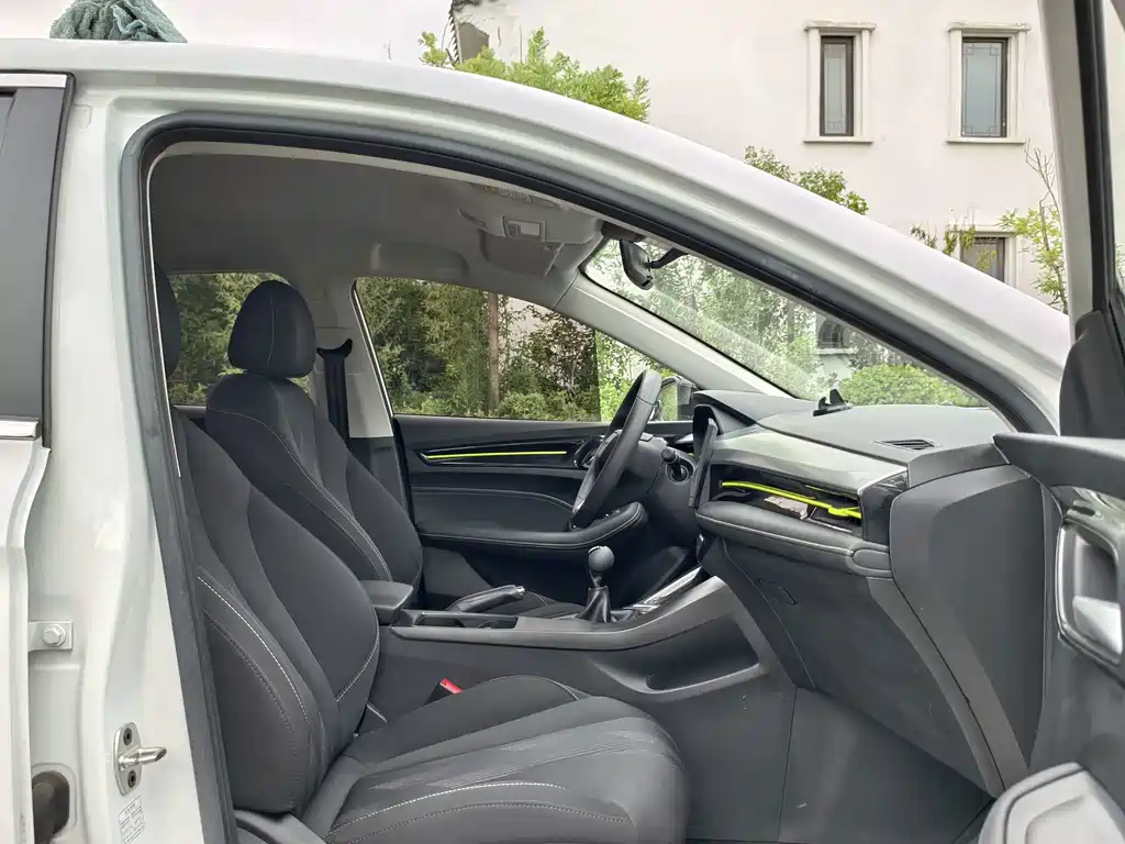 Roewe i5 — фото 10
