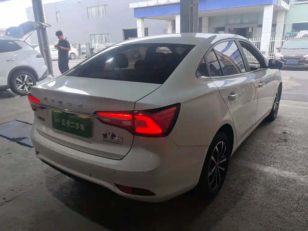Roewe i5 — фото 5