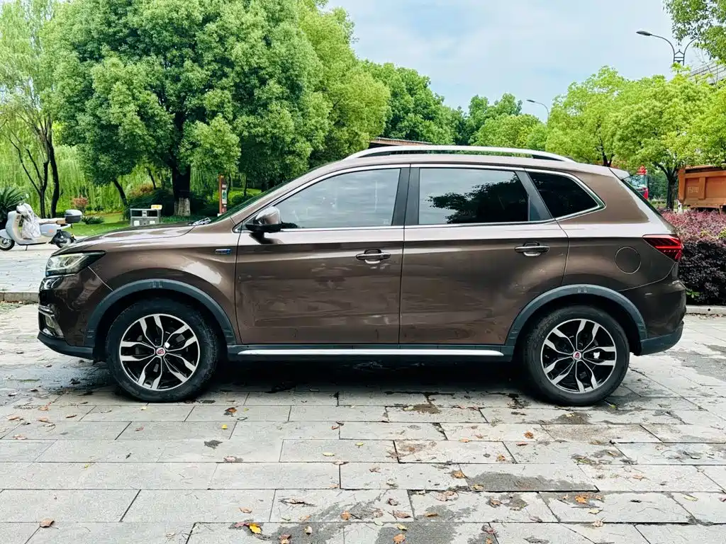 Roewe RX5 — фото 17