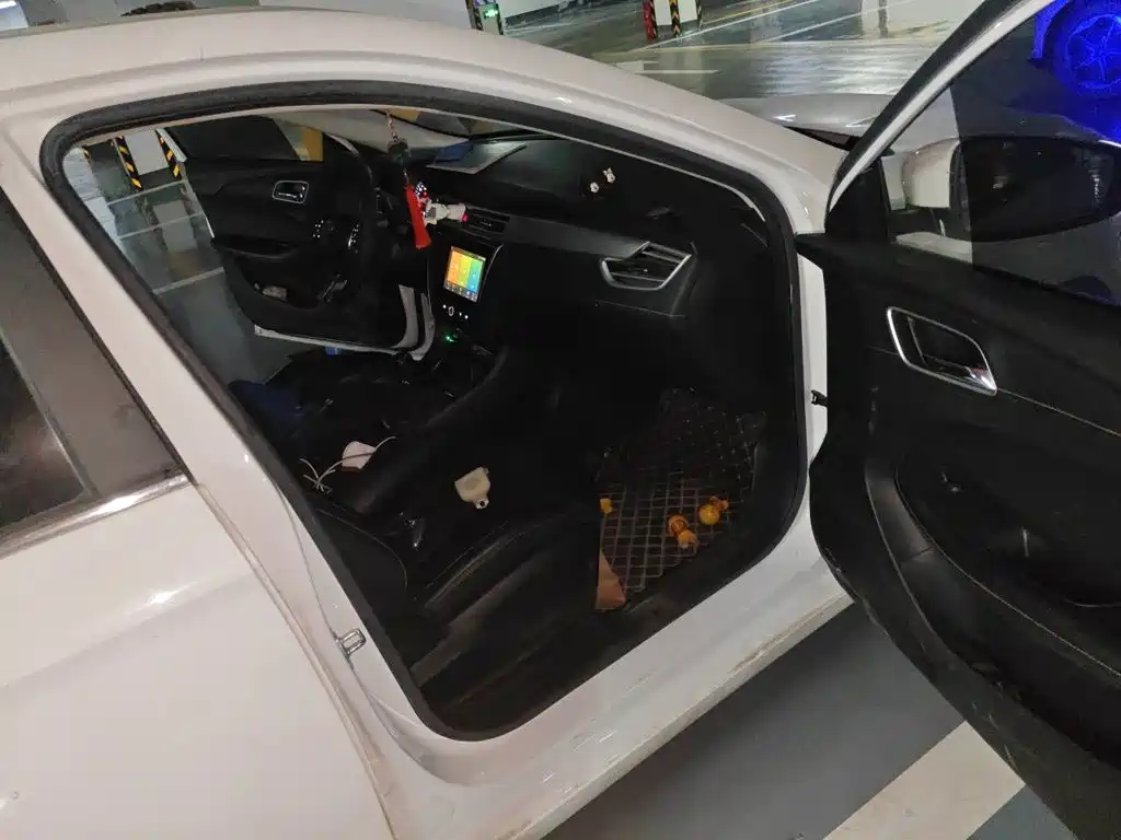 Roewe i5 — фото 20