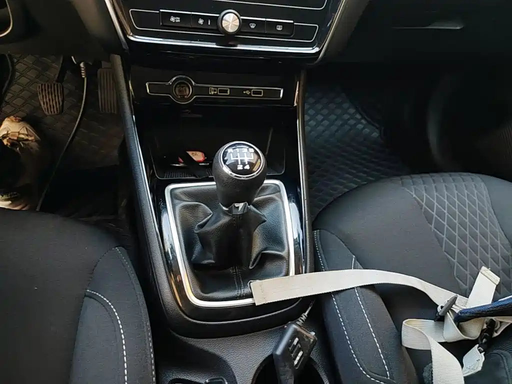 Roewe i5 — фото 14