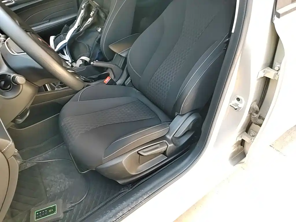 Roewe i5 — фото 15