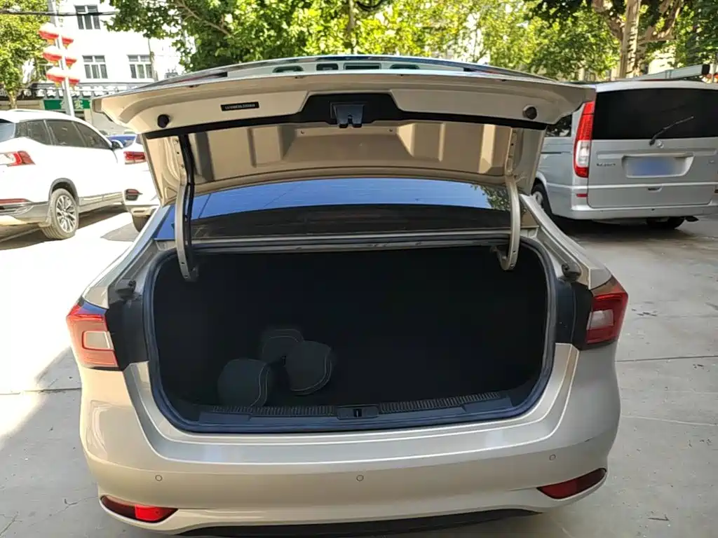 Roewe i5 — фото 19