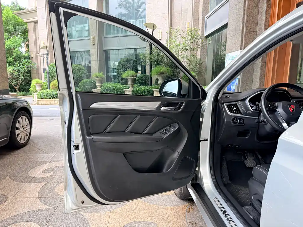 Roewe RX5 New Energy — фото 14