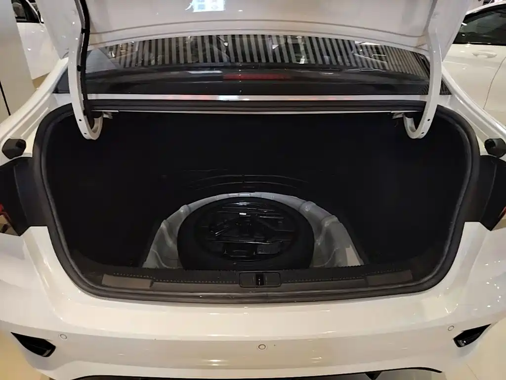 Roewe i5 — фото 19