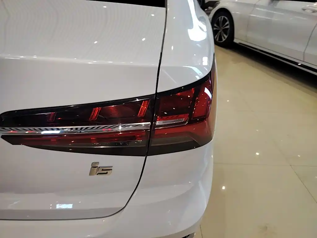 Roewe i5 — фото 8