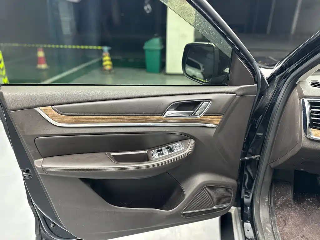 Roewe RX8 — фото 6