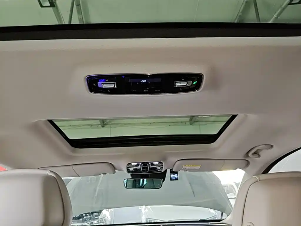 Roewe iMAX8 — фото 18