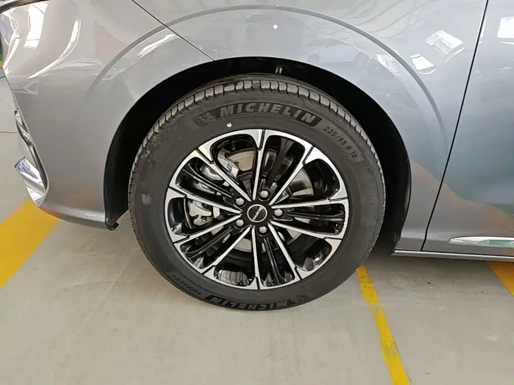 Roewe iMAX8 — фото 23