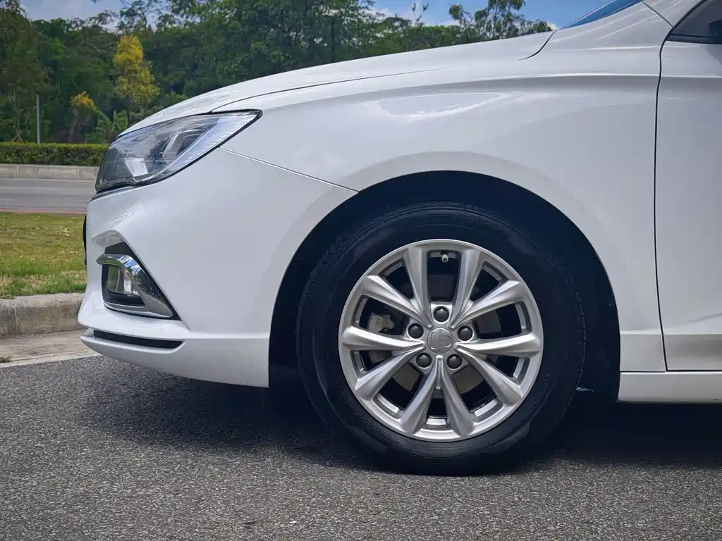 Roewe i5 — фото 4