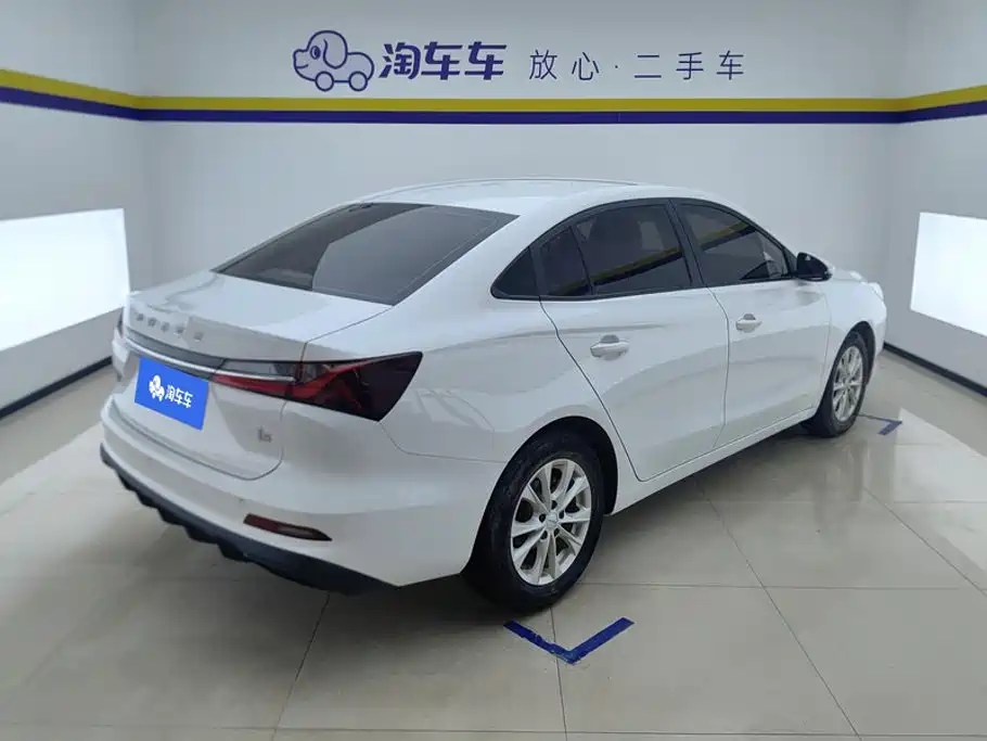 Roewe i5 — фото 3