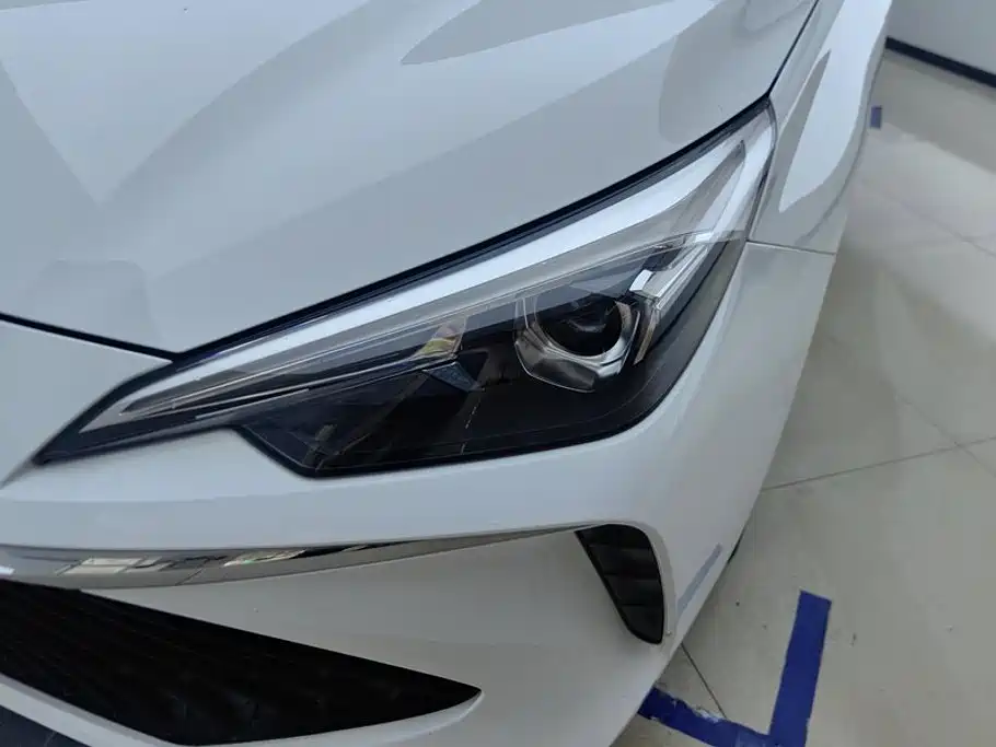 Roewe i5 — фото 5