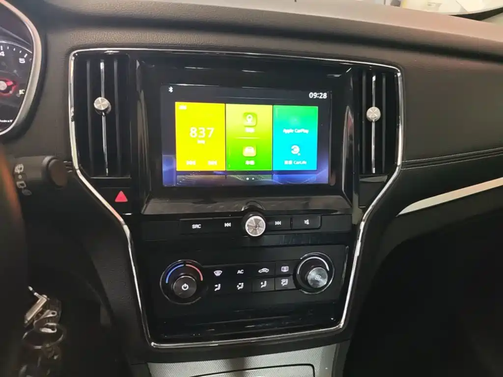 Roewe RX5 — фото 13