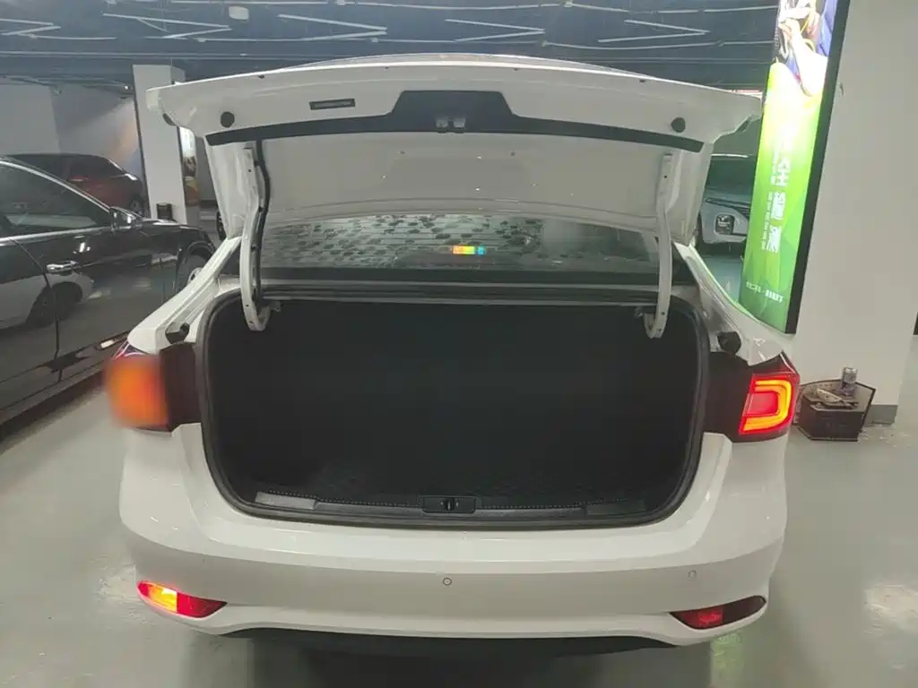 Roewe i5 — фото 19