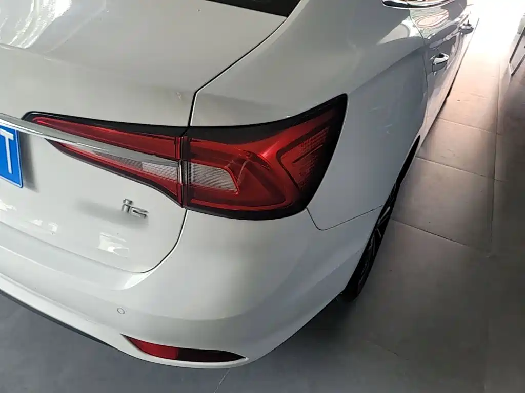 Roewe i5 — фото 8