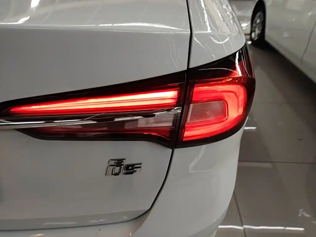 Roewe i5 — фото 8