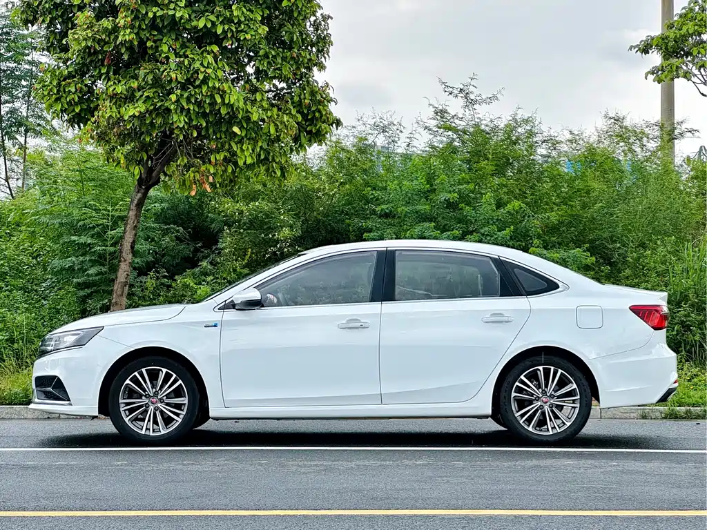 Roewe i6 Classic — фото 2