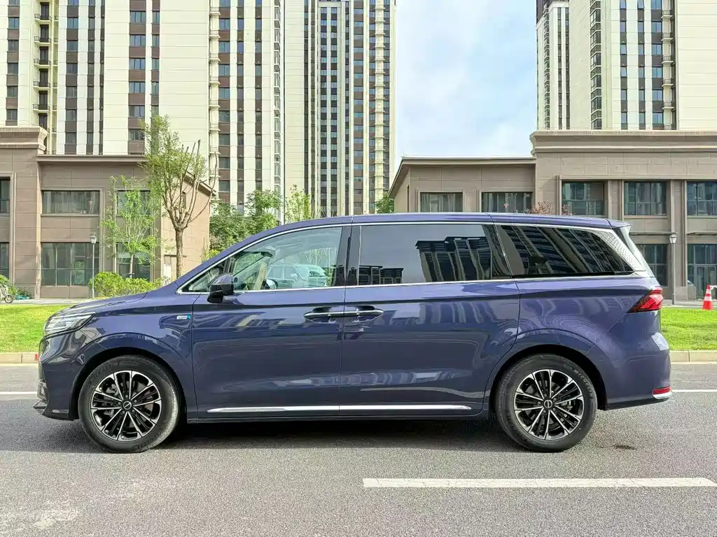 Roewe iMAX8 — фото 3