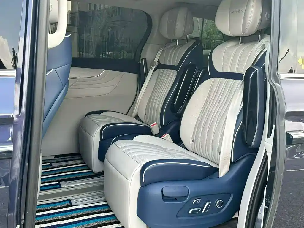 Roewe iMAX8 — фото 6