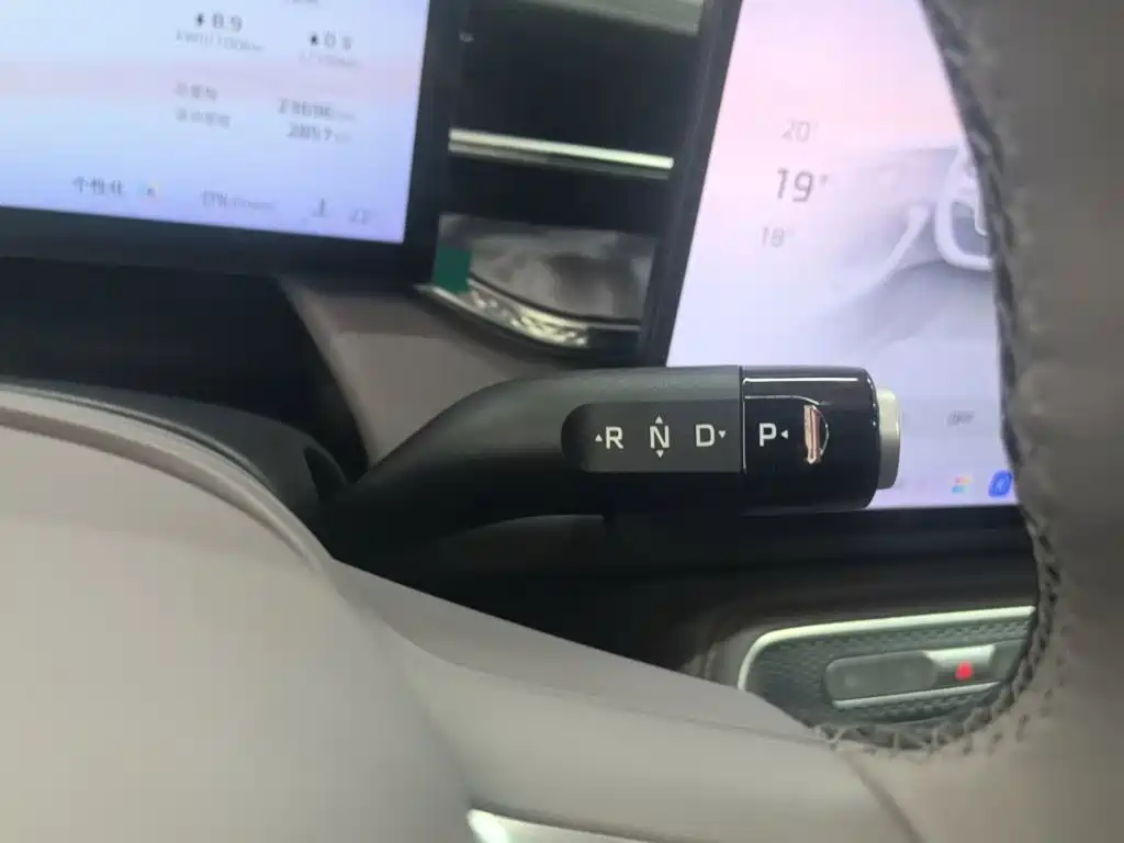 Roewe M7 DMH — фото 14