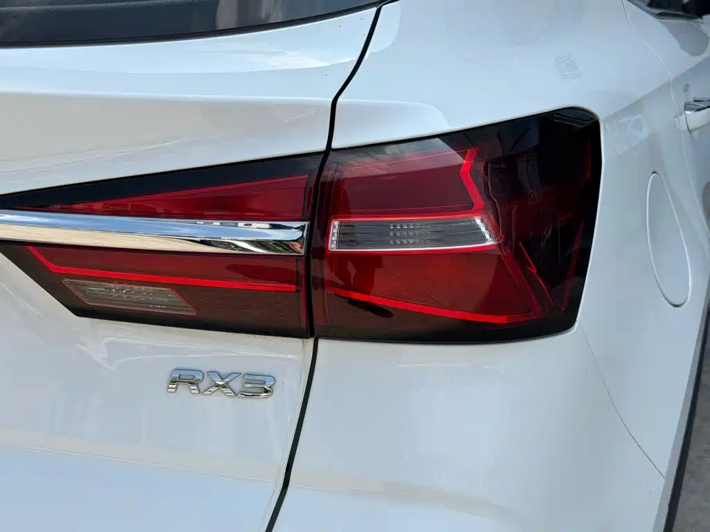 Roewe RX3 — фото 15