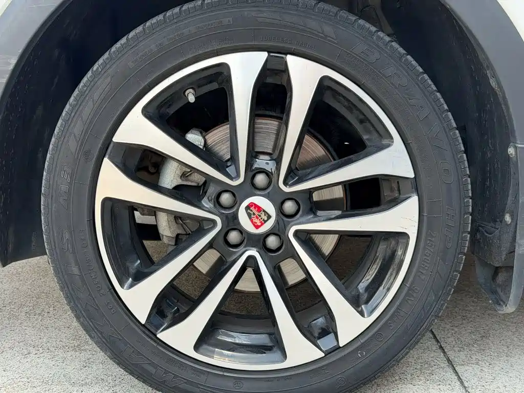 Roewe RX3 — фото 6
