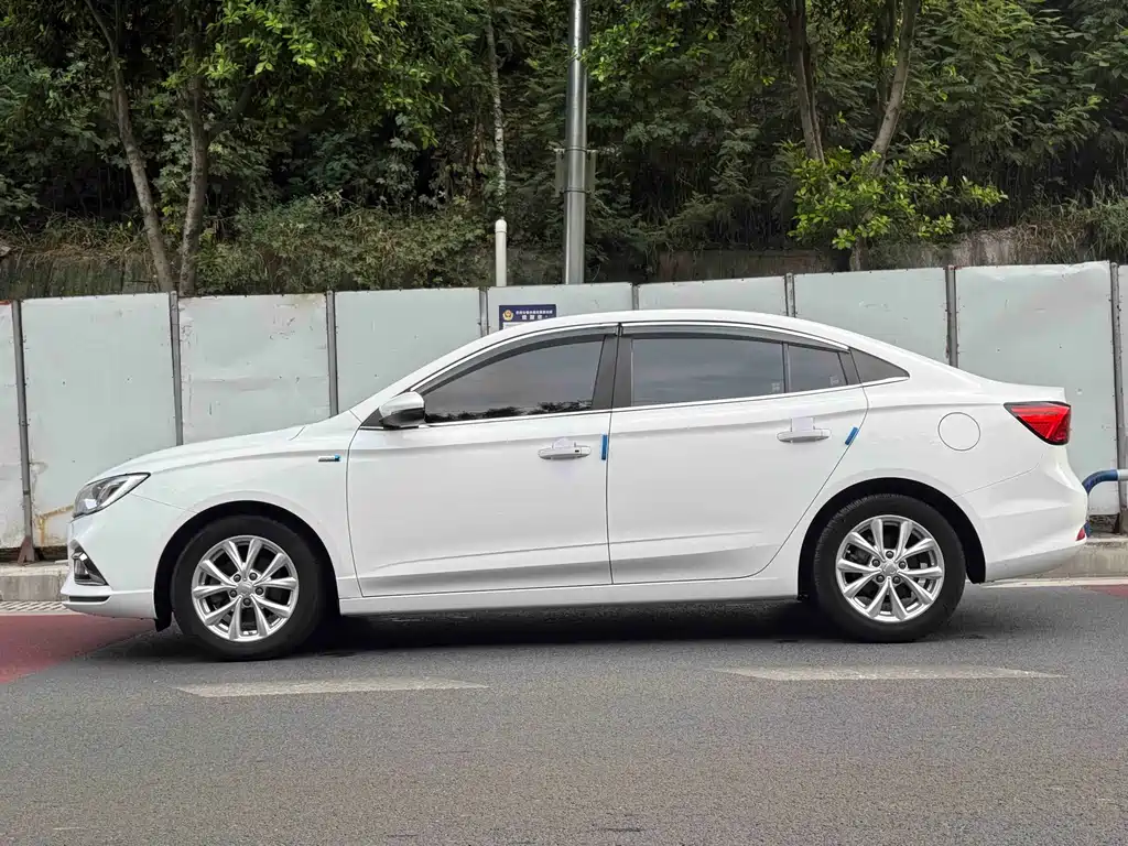 Roewe i5 — фото 7