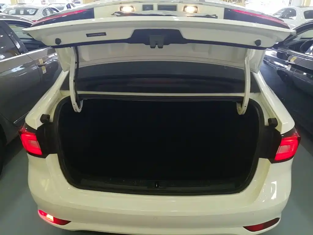 Roewe i5 — фото 19