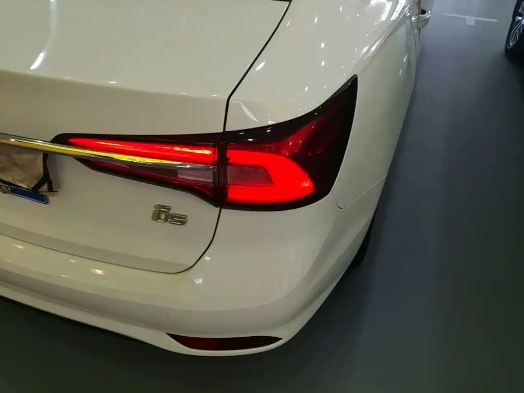 Roewe i5 — фото 8