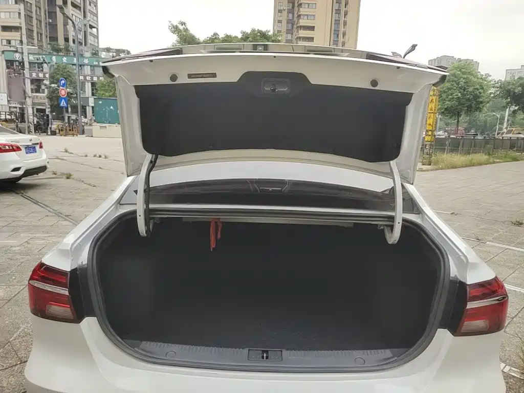 Roewe i6 Classic — фото 19