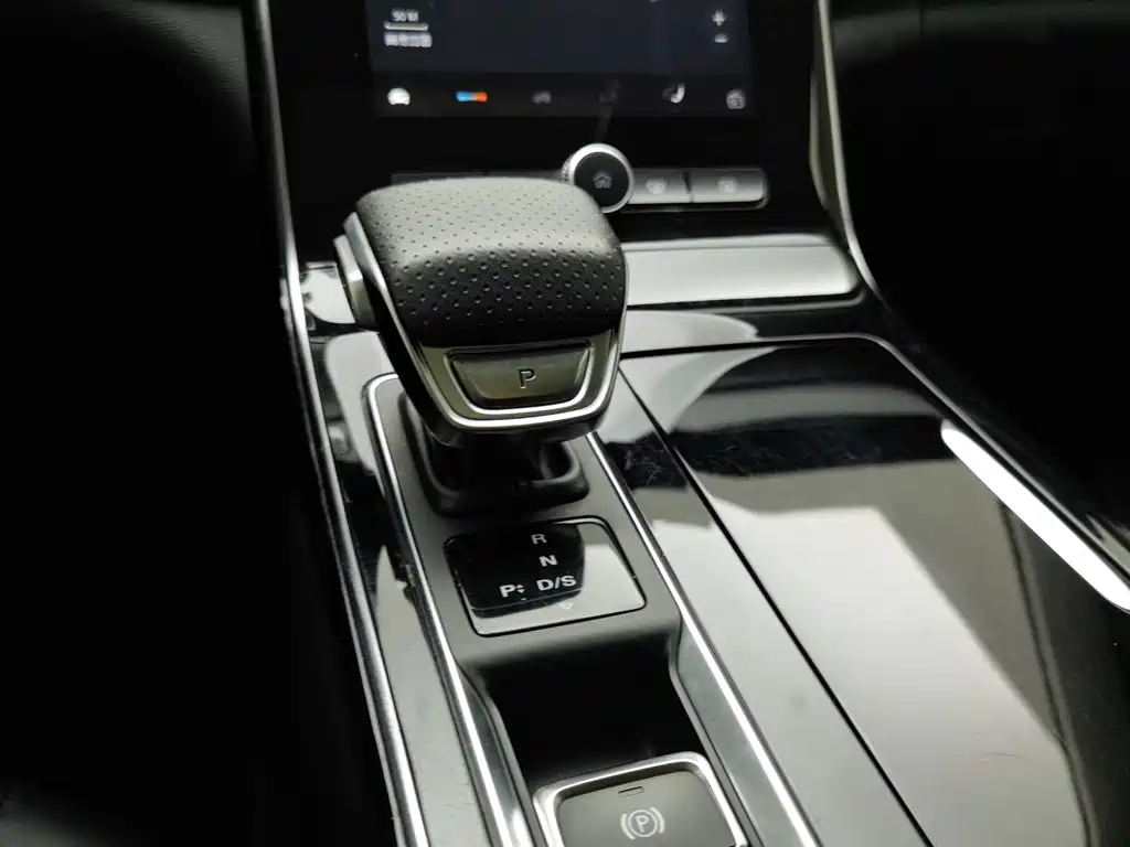 Roewe RX5 MAX — фото 13