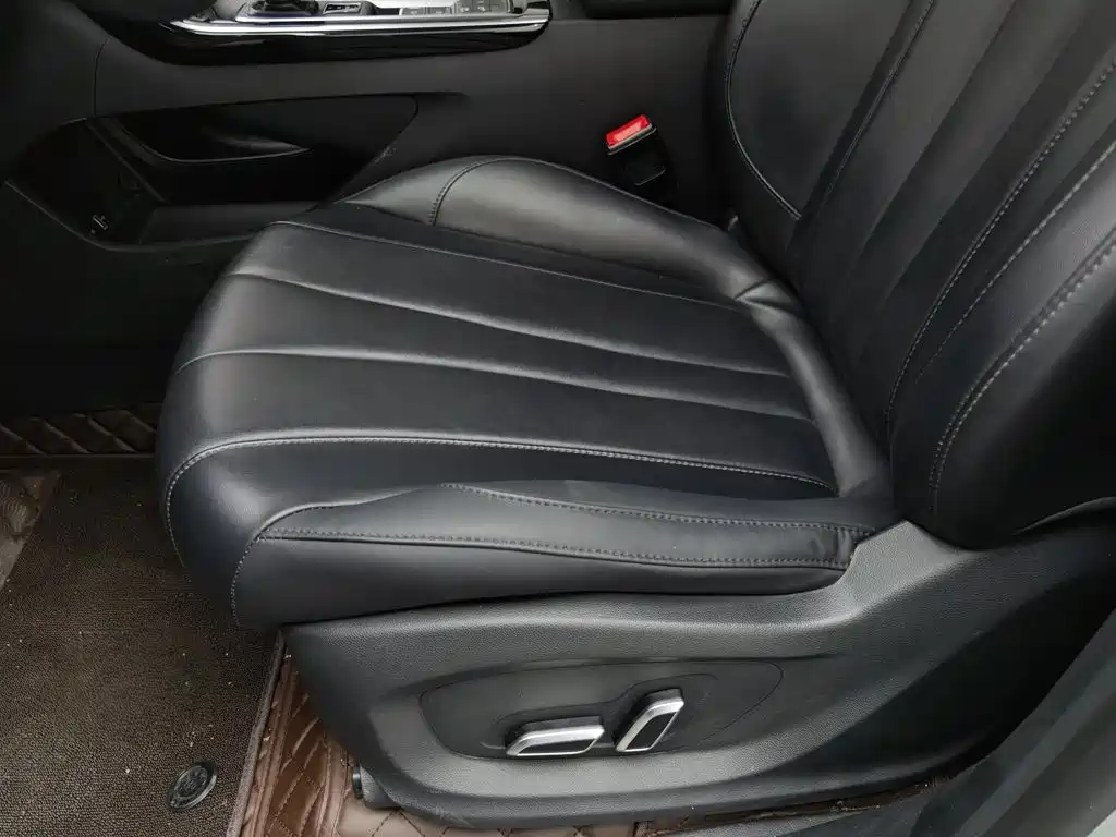 Roewe RX5 MAX — фото 20