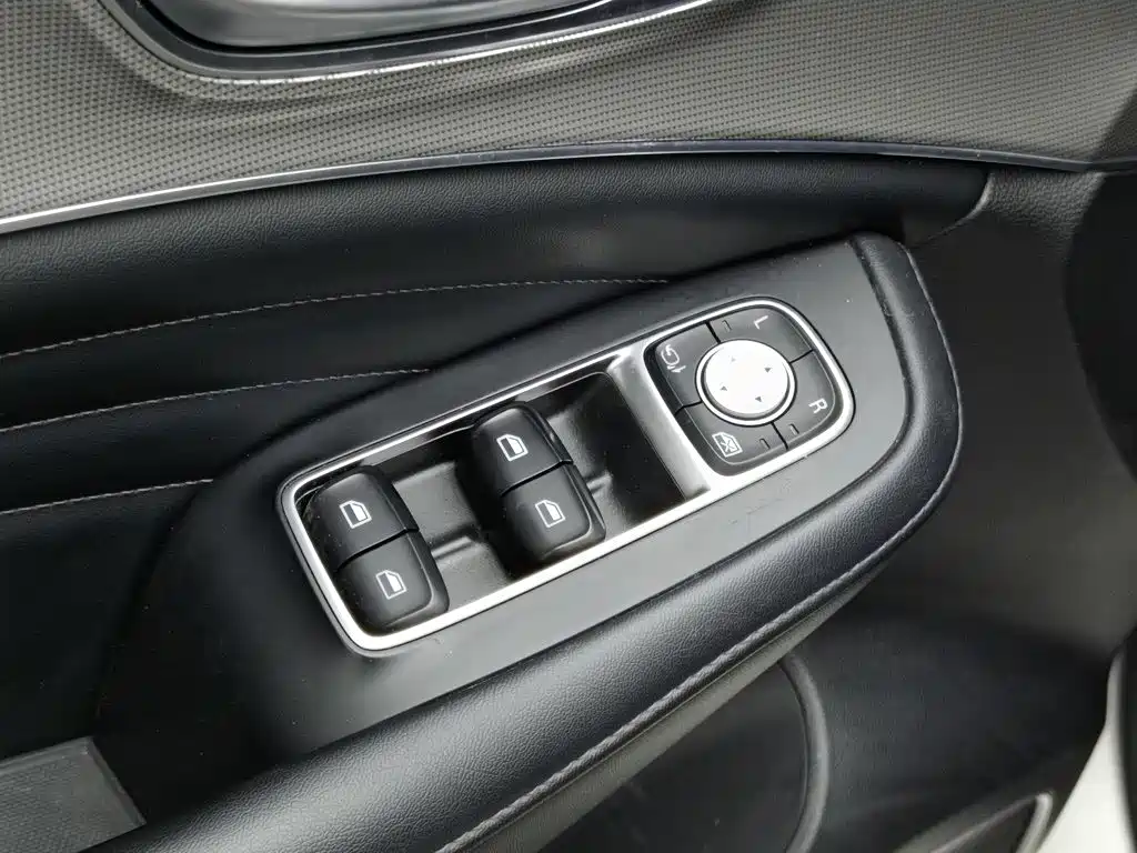 Roewe RX5 MAX — фото 9