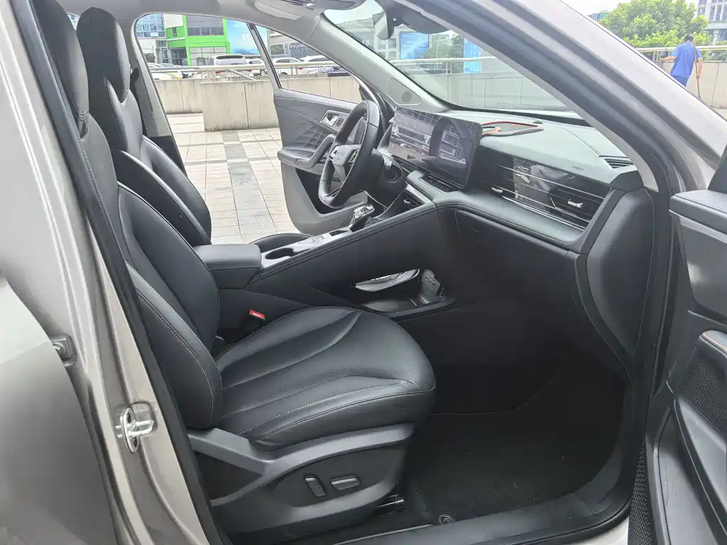 Roewe RX5 New Energy — фото 11