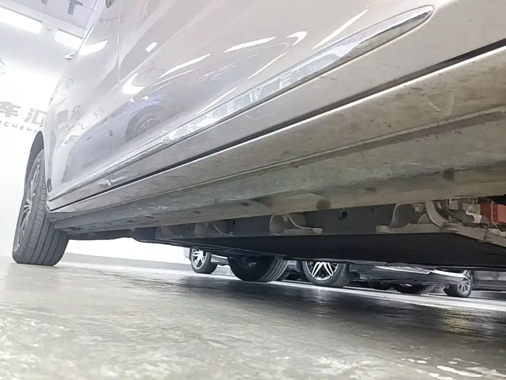 Roewe iMAX8 New Energy — фото 21