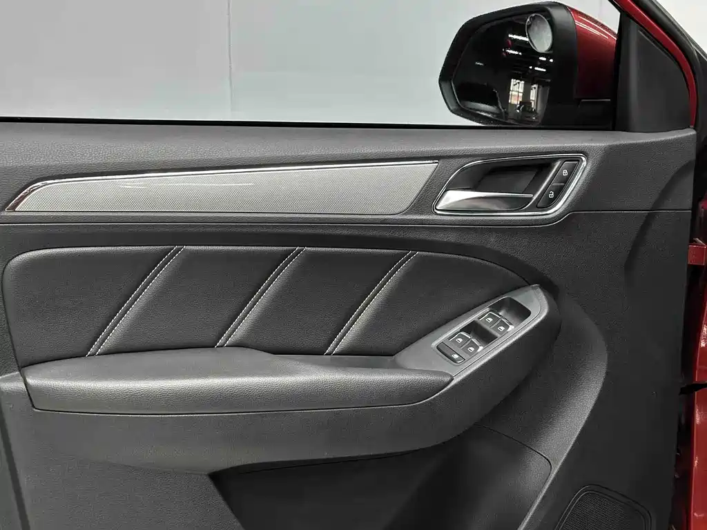 Roewe RX5 — фото 25
