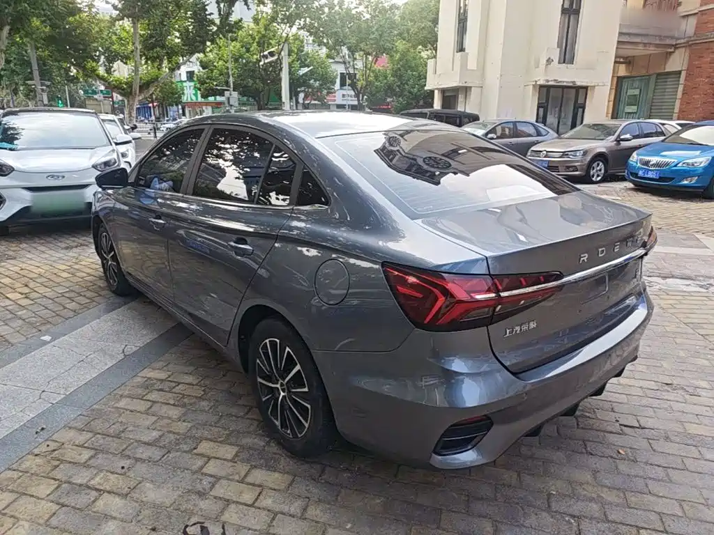 Roewe i5 — фото 5