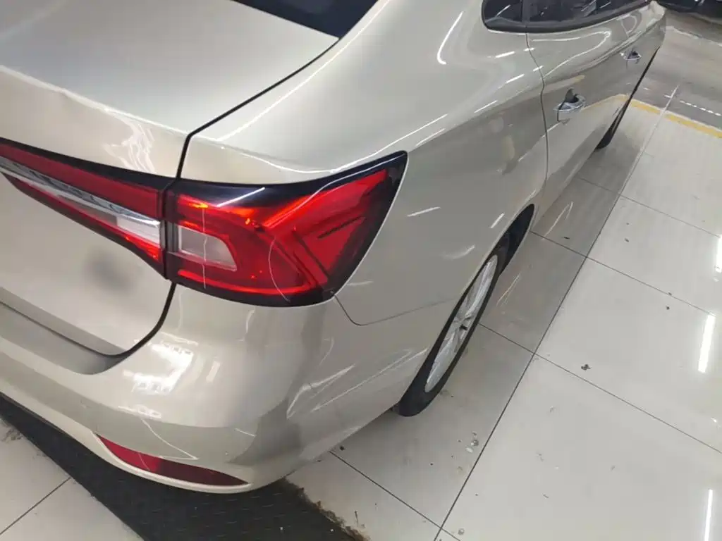 Roewe i5 — фото 8