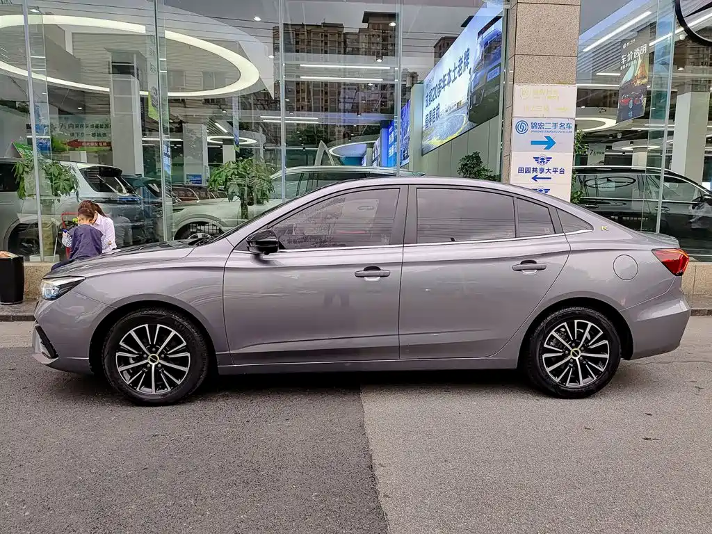 Roewe i5 — фото 3