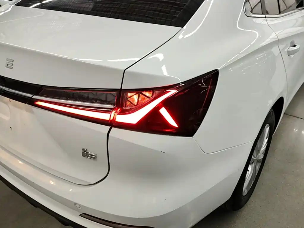 Roewe i5 — фото 8