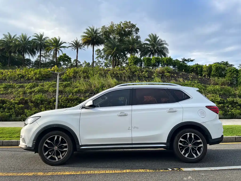Roewe RX5 — фото 3