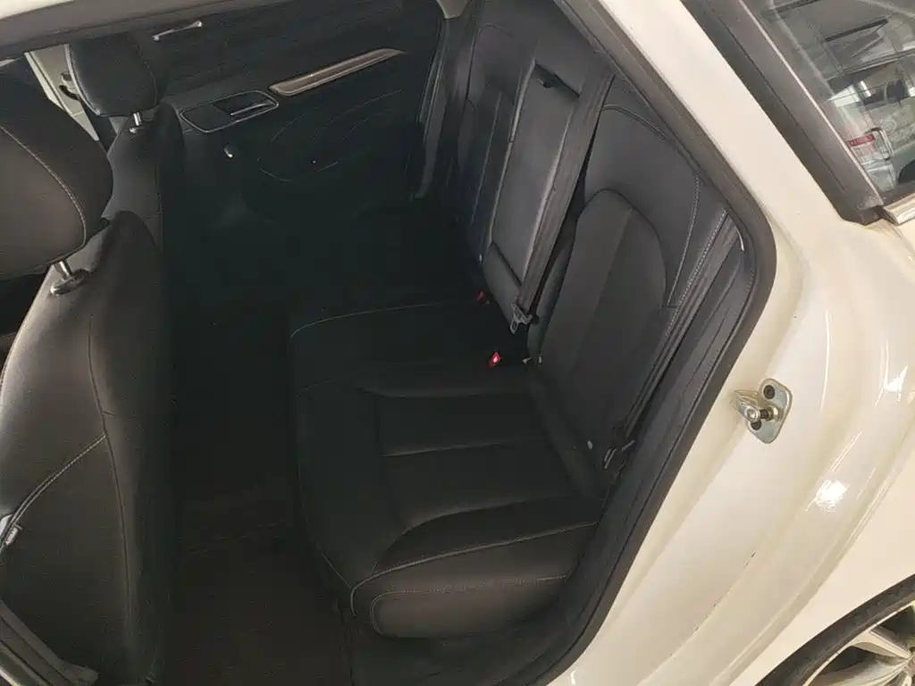 Roewe i6 Classic — фото 17
