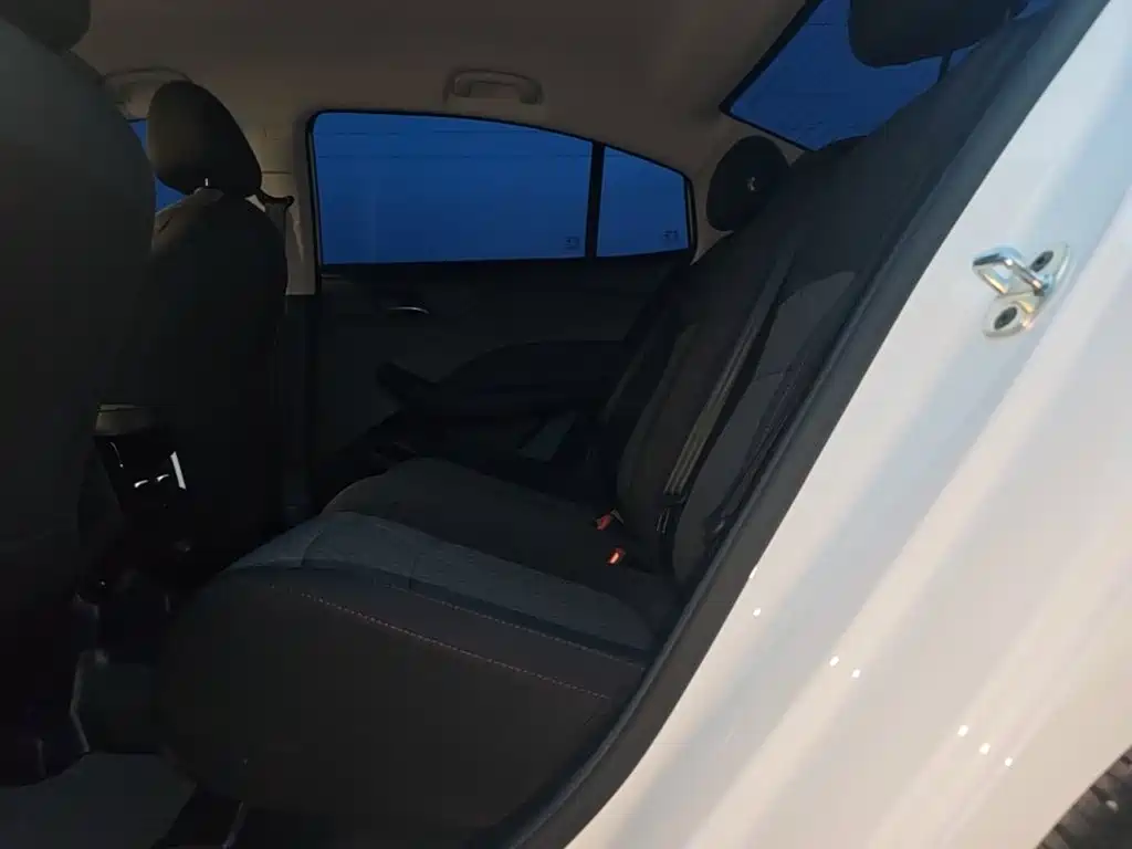 Roewe i5 — фото 13
