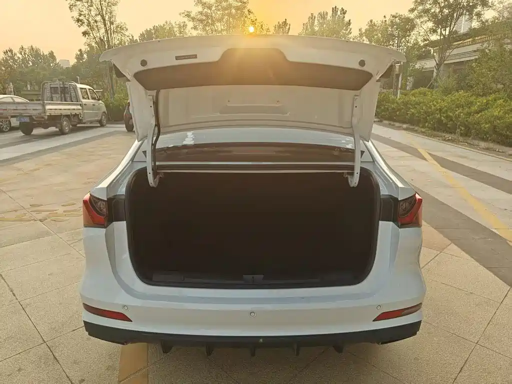 Roewe i5 — фото 15